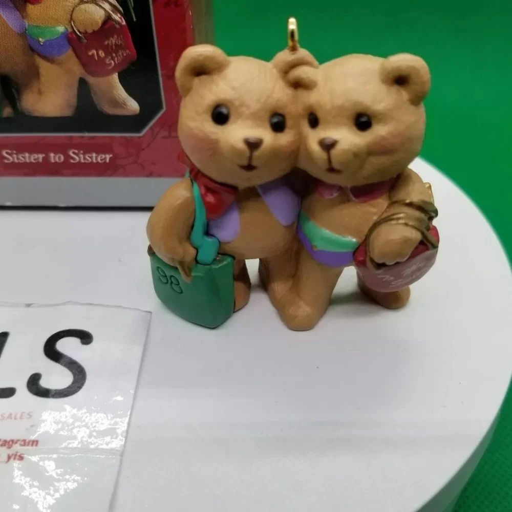 Hallmark Keepsake Ornament 1998‎ Sister to Sister Bears